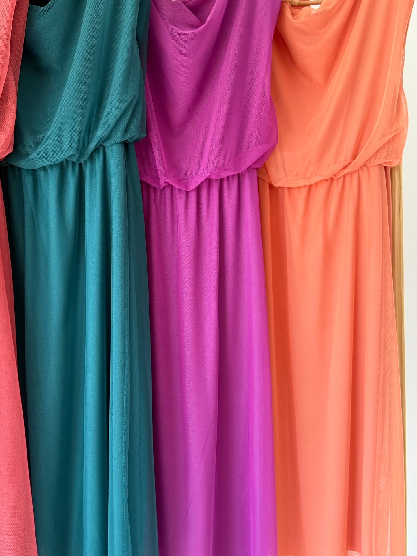 Vestido midi com decote drapeado