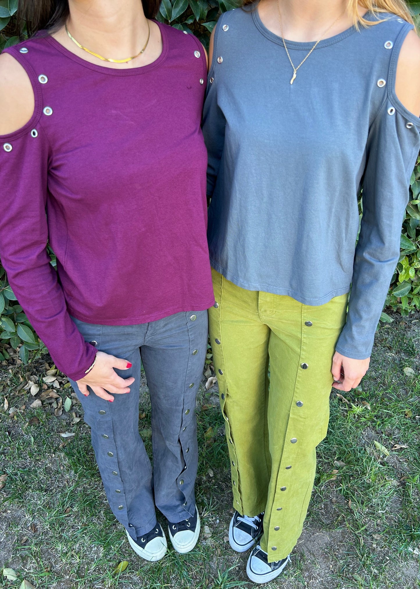 Camisola Ombros Descobertos com Tachas