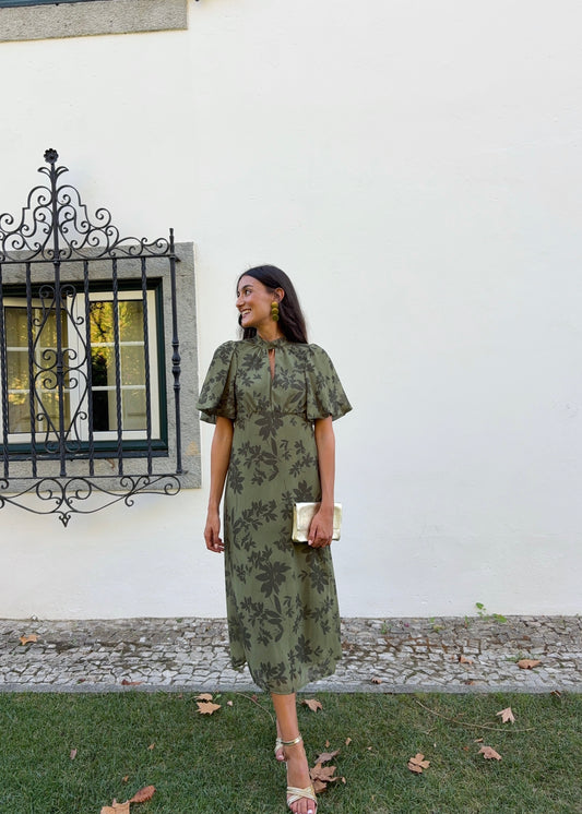 Vestido midi com laço e mangas