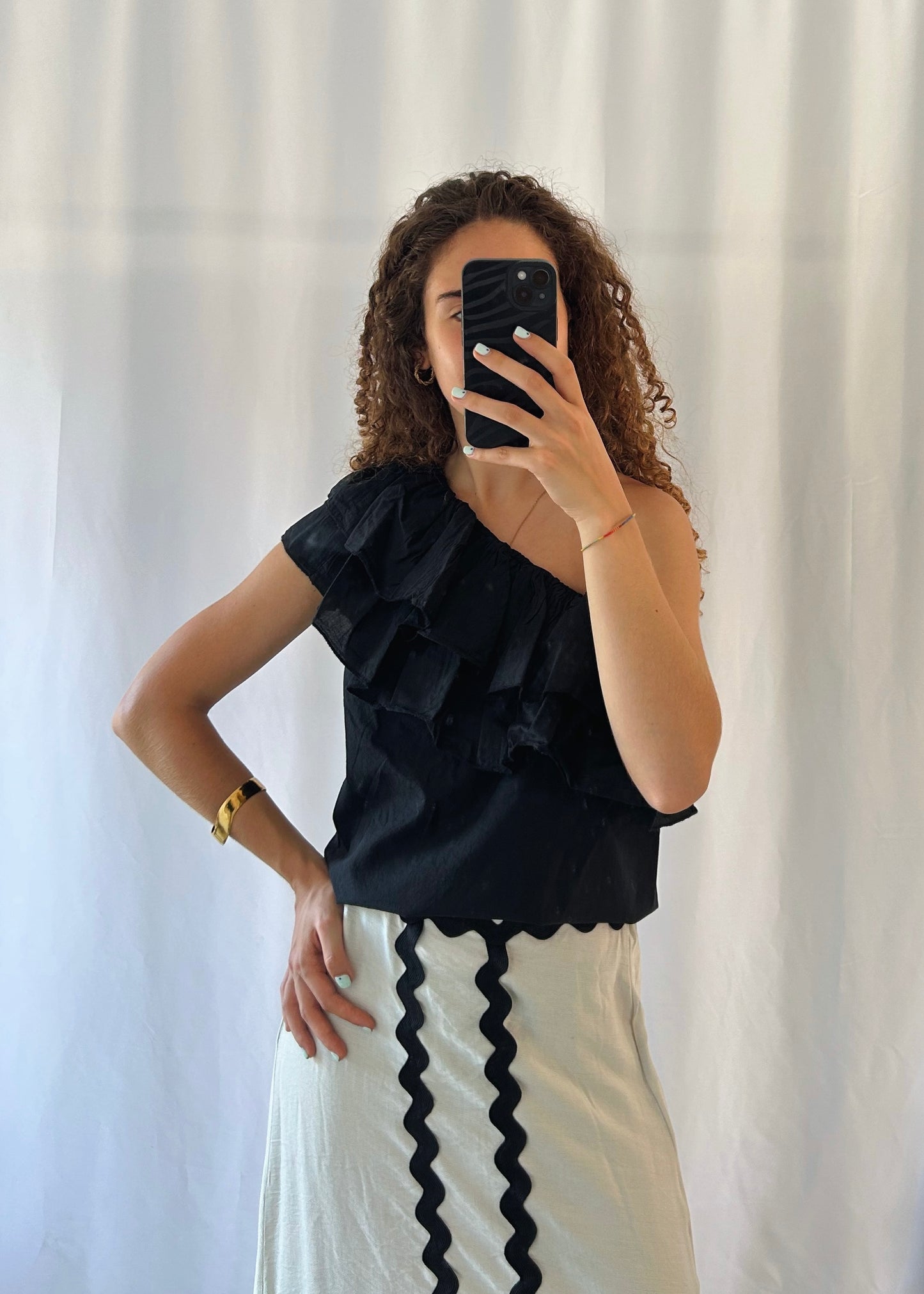 Blusa de Um Ombro com Folhos