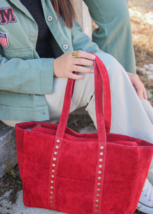 Mala de Ombro em Pele com Tachas e Fecho