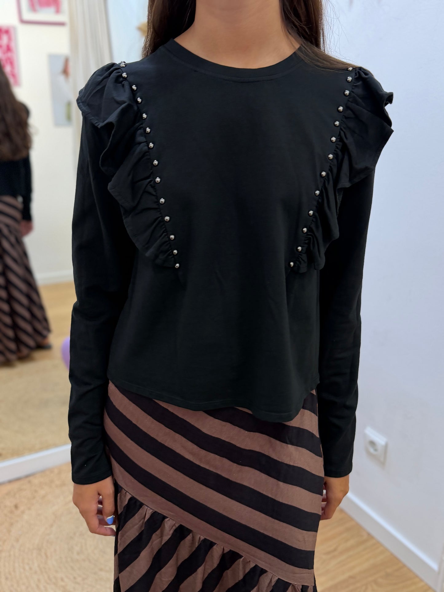 Camisola com Folho e Tachas