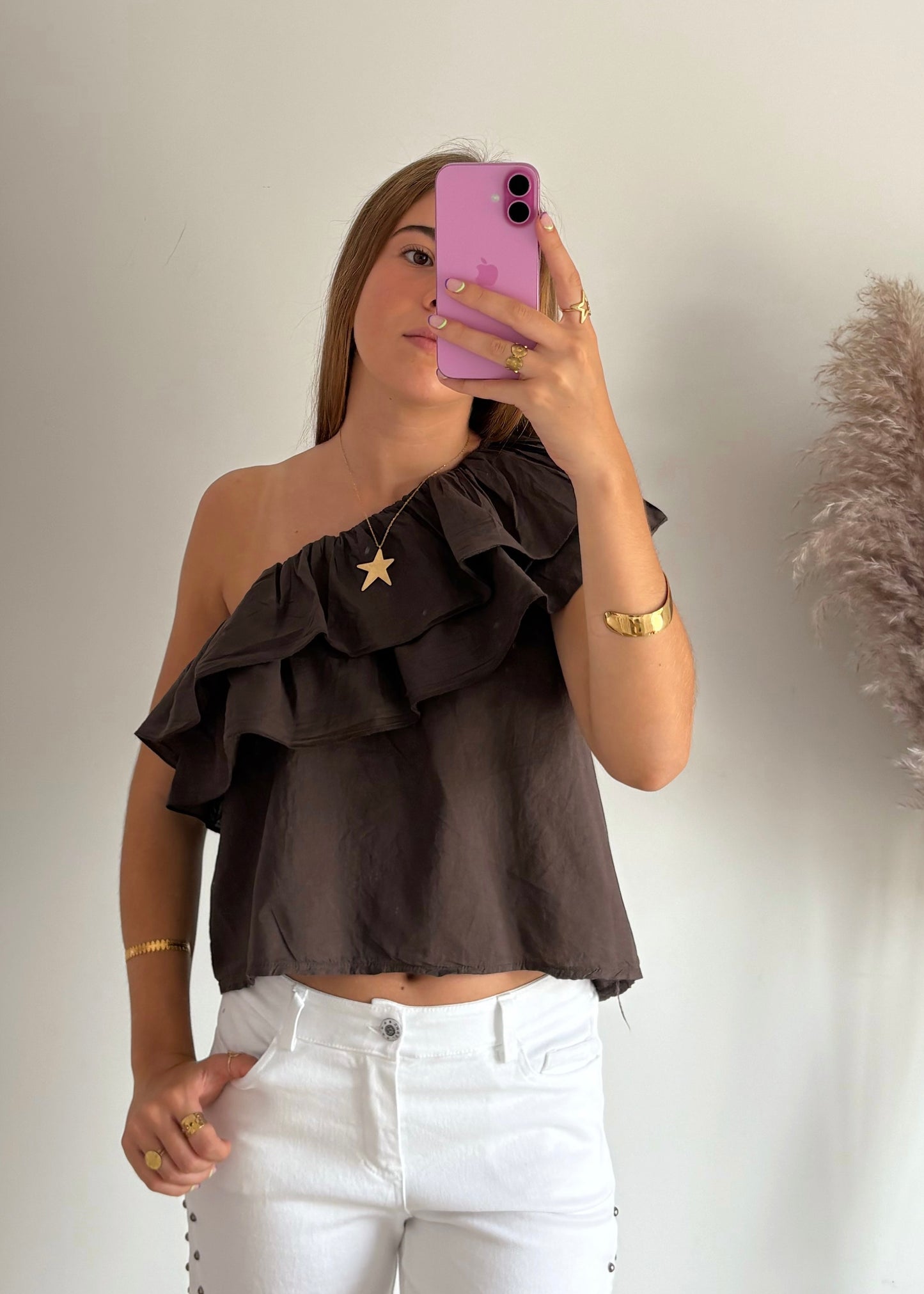 Blusa de Um Ombro com Folhos