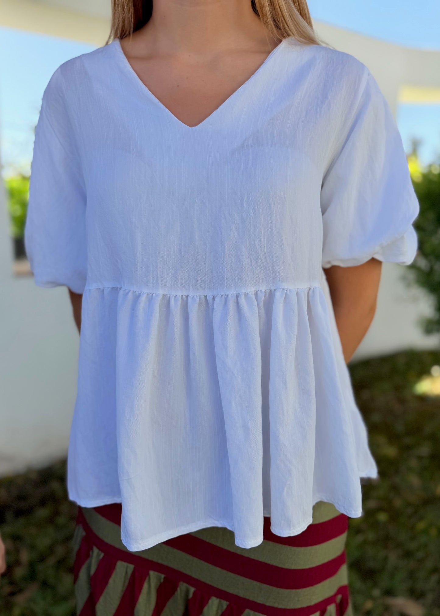 Blusa com Folho e Decote em Bico