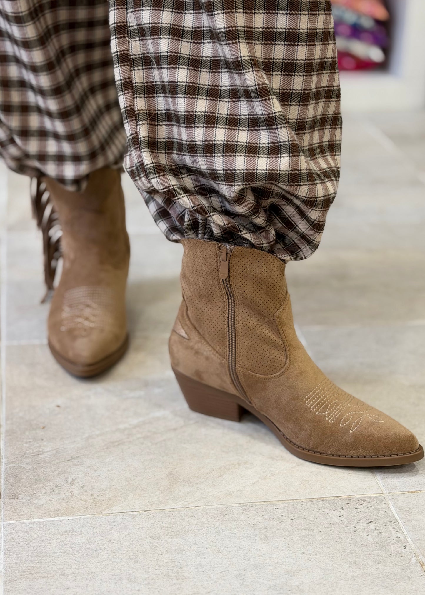 Botas com Estrela e Franjas