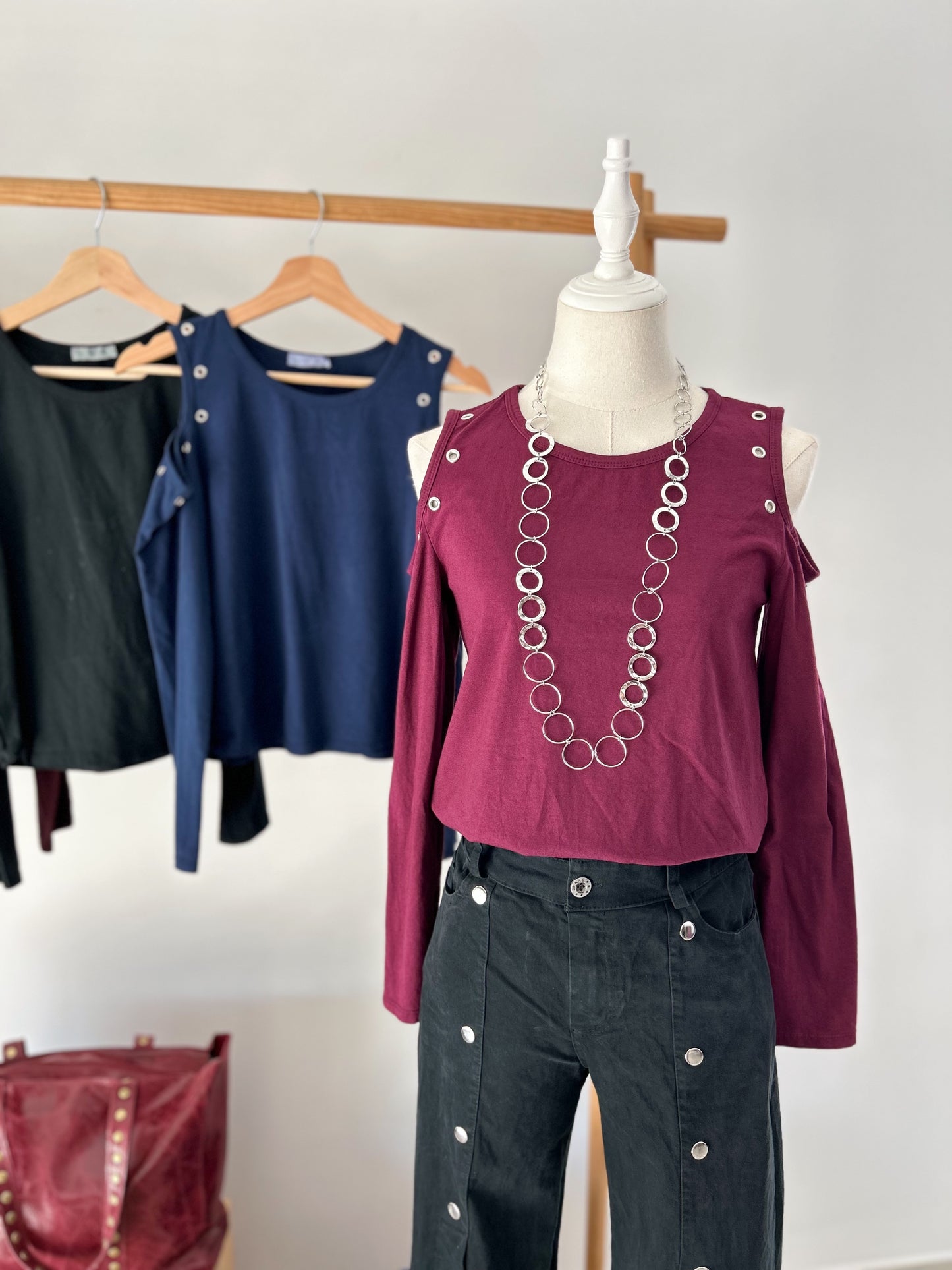 Camisola Ombros Descobertos com Tachas