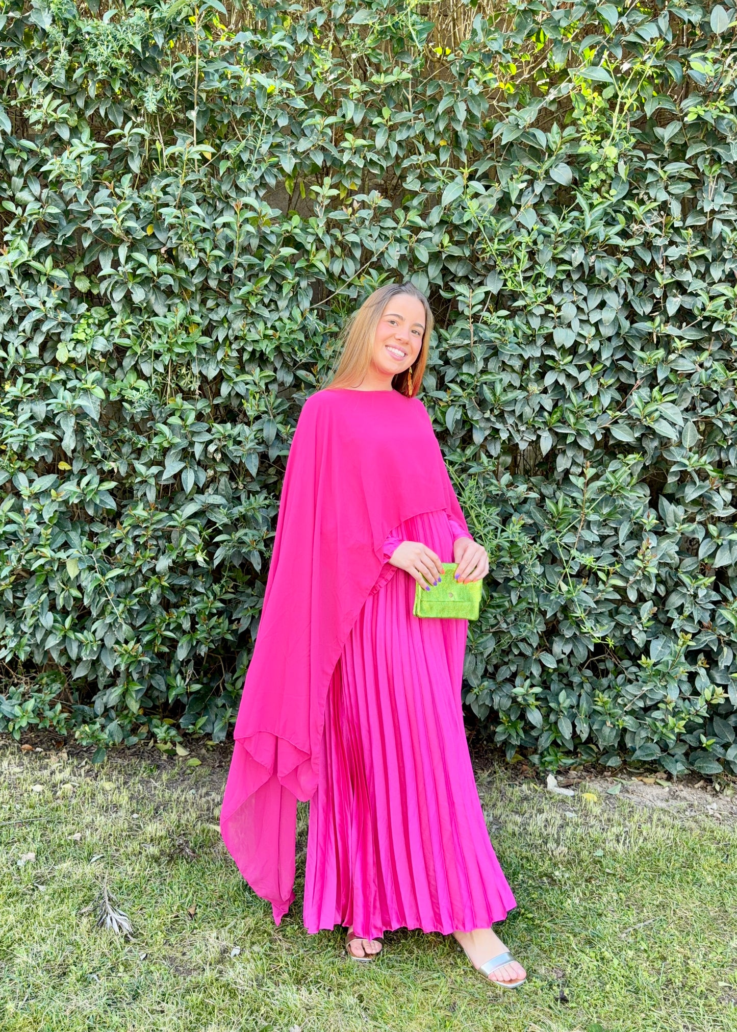 Vestido Drapeado com Capa
