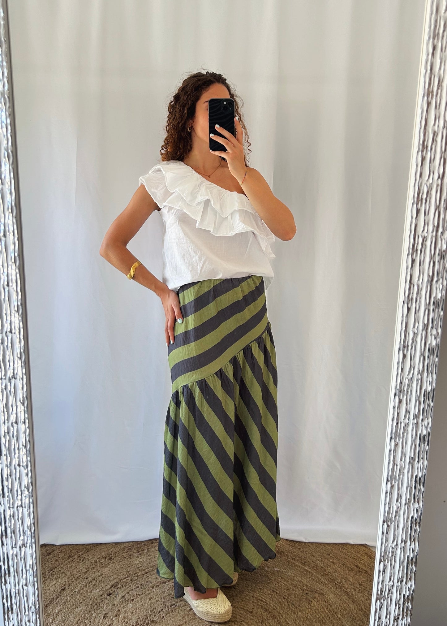 Blusa de Um Ombro com Folhos