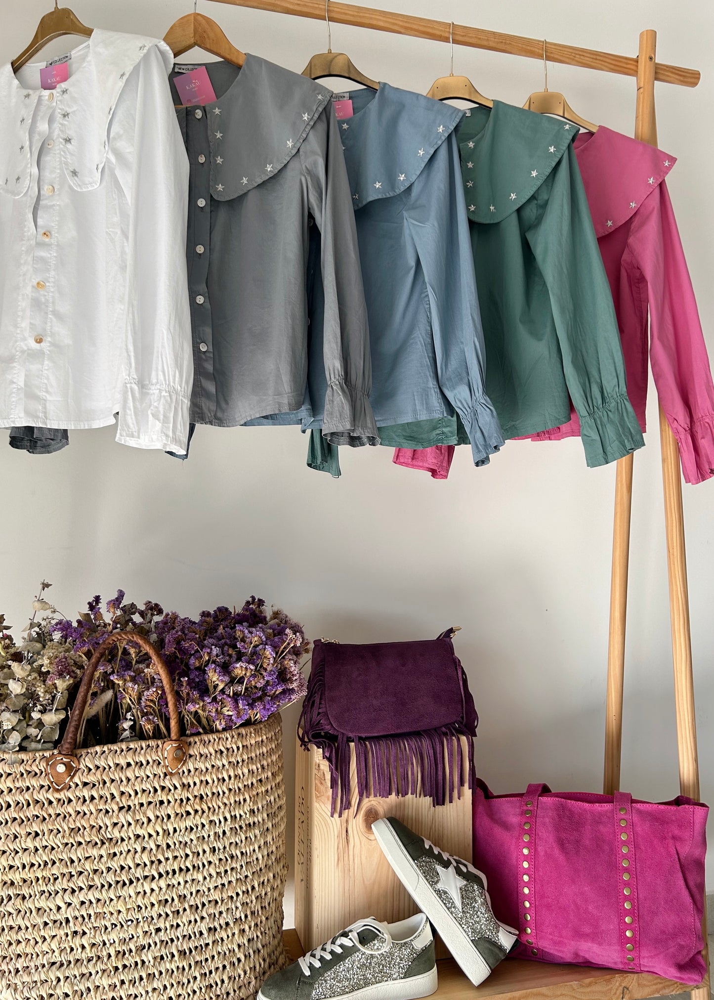 Blusa com Gola Bordado Estrelas