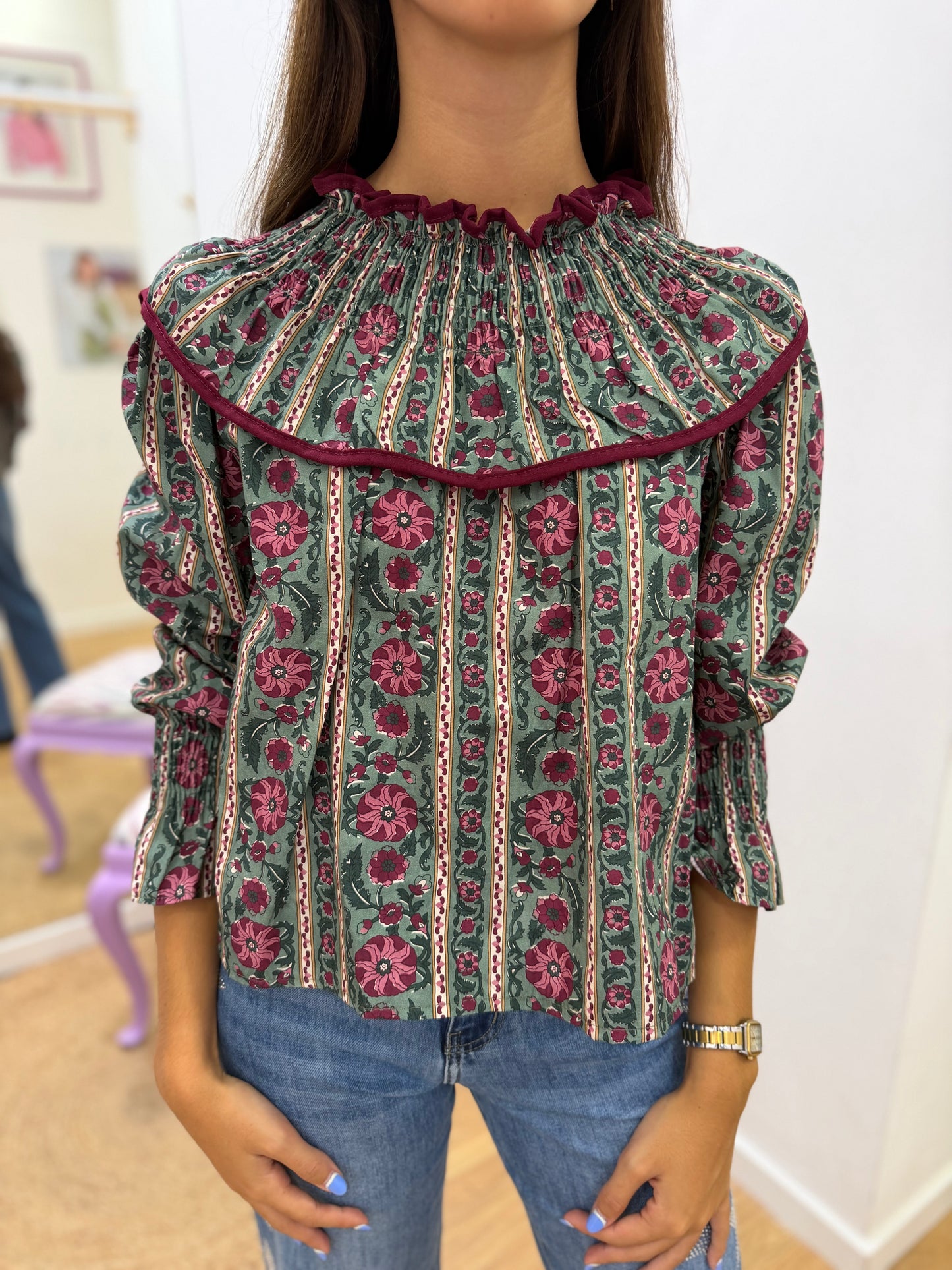 Blusa com Padrão e Gola