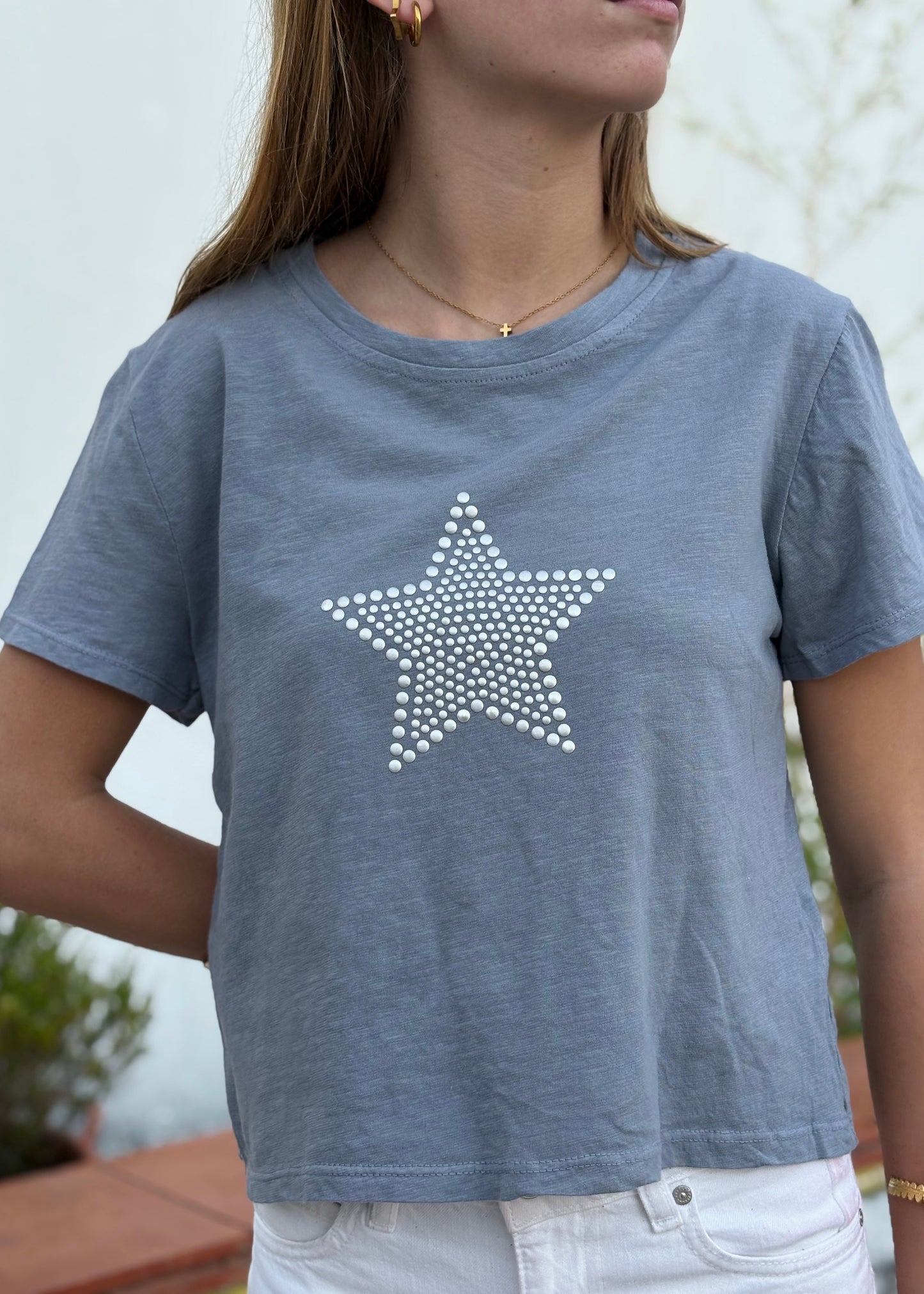 T-shirt com Estrela em Tachas