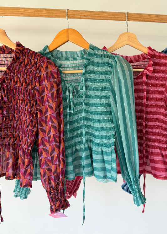 Blusa com Elásticos e Atilho