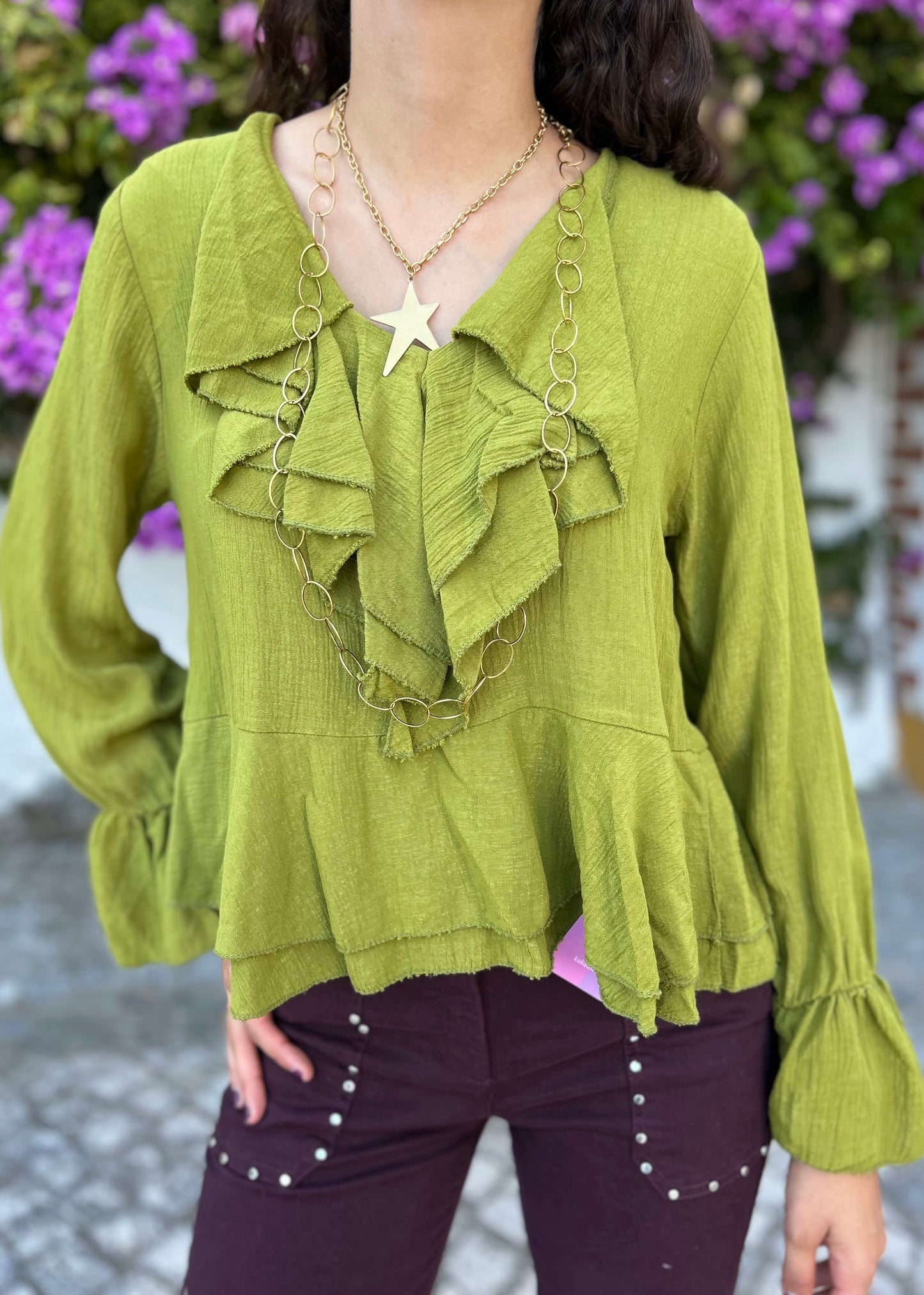 Blusa com Folhos em Camadas