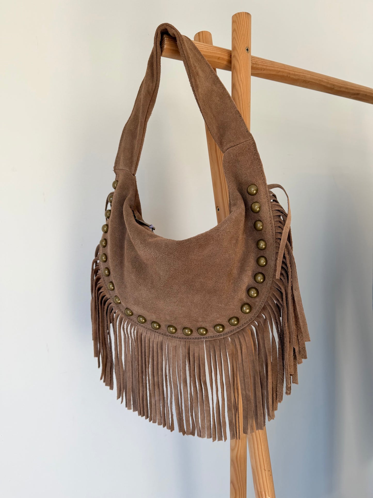 mala pele franjas tachas douradas kakau store