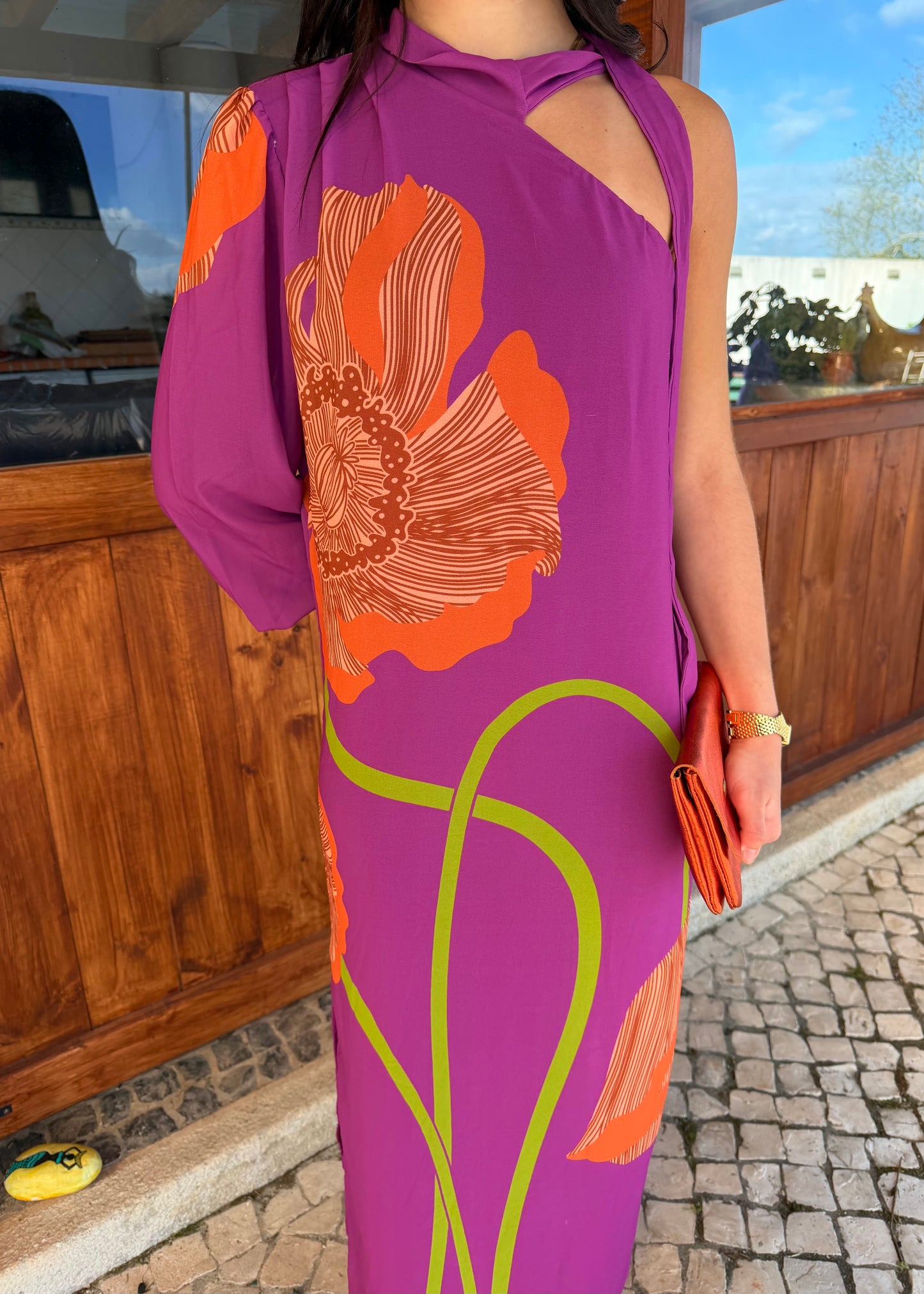 Vestido Assimétrico com Chocker