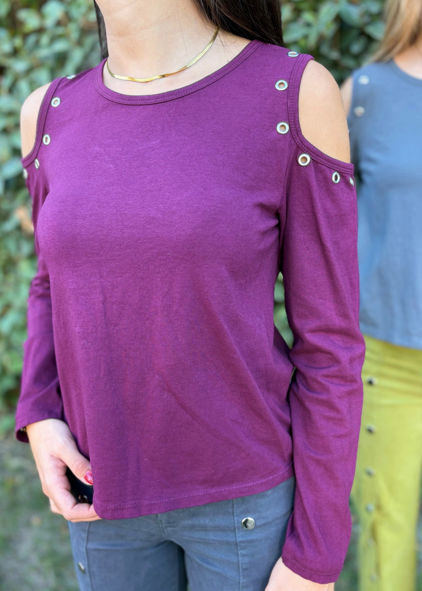 Camisola Ombros Descobertos com Tachas