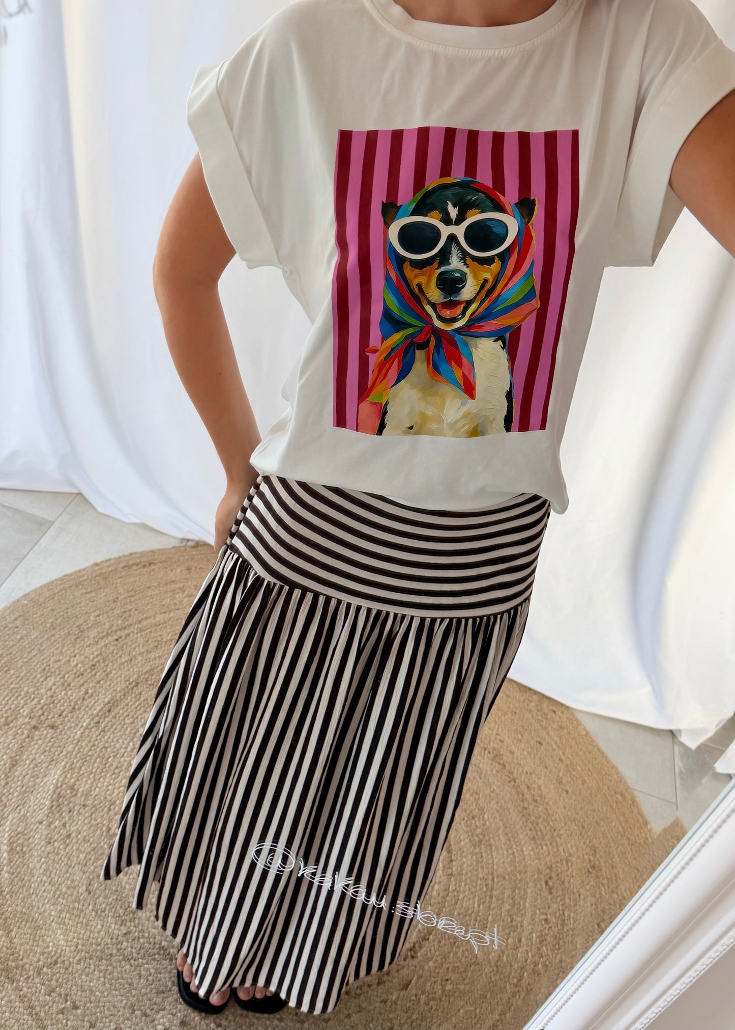 T-Shirt, tamanho único (veste XS – M), disponível em várias cores, gola redonda, manga curta, corte confortável