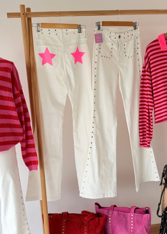 calcas de ganga brancas com tachas e estrelas rosa kakau store