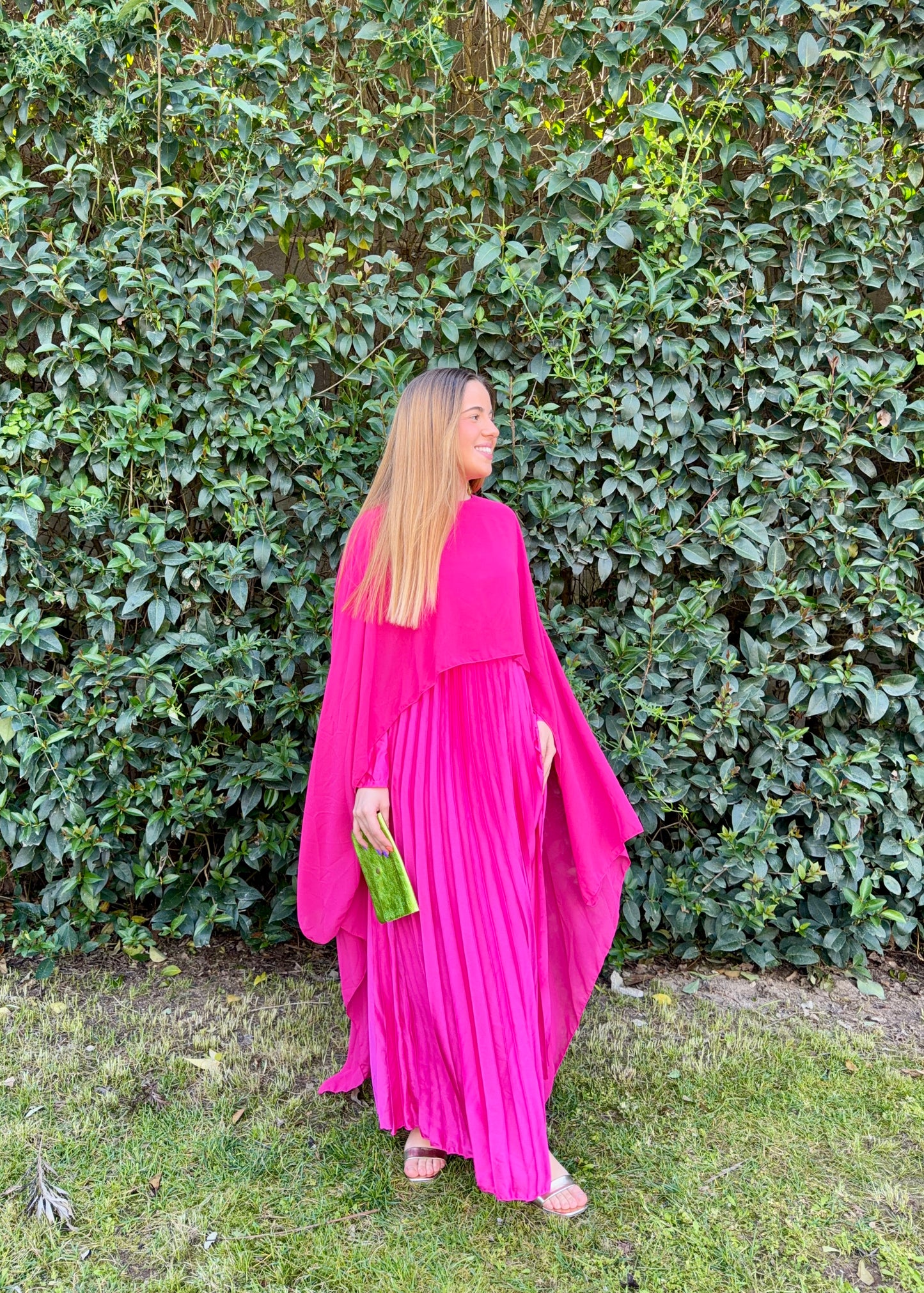 Vestido Drapeado com Capa