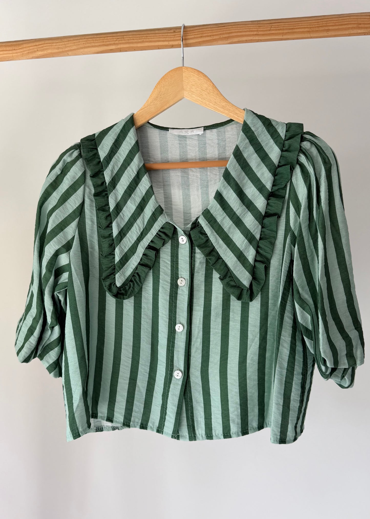 Blusa com Riscas e Gola