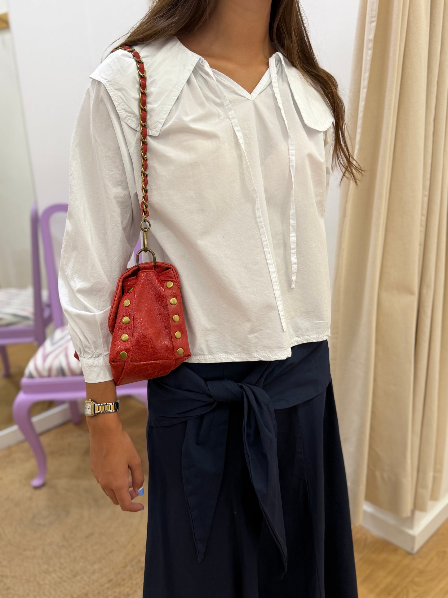 Blusa com Gola e Detalhes