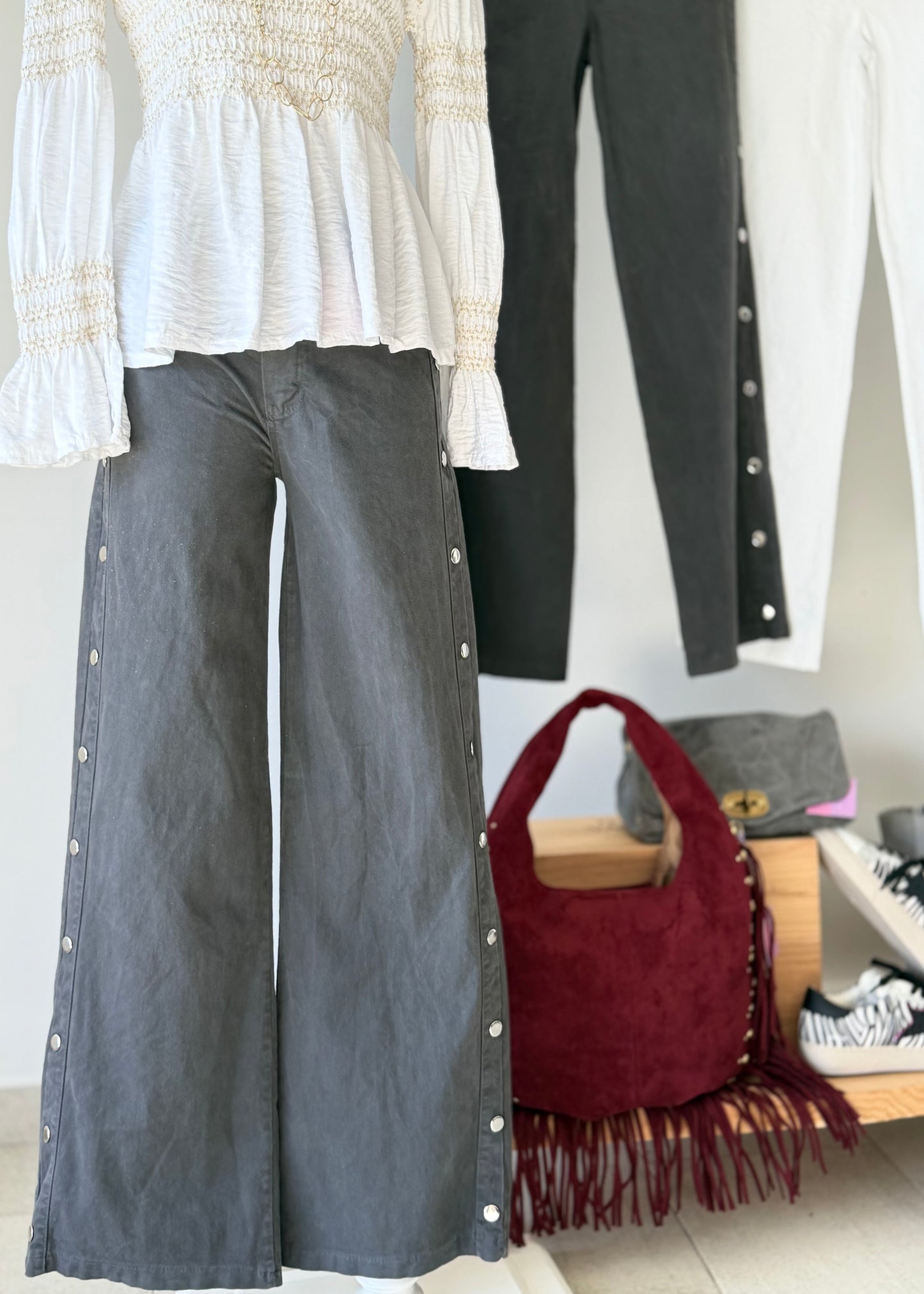 calcas femininas tachas laterais kakau store