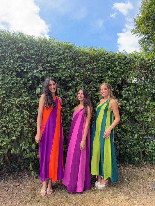Vestido assimétrico com riscas