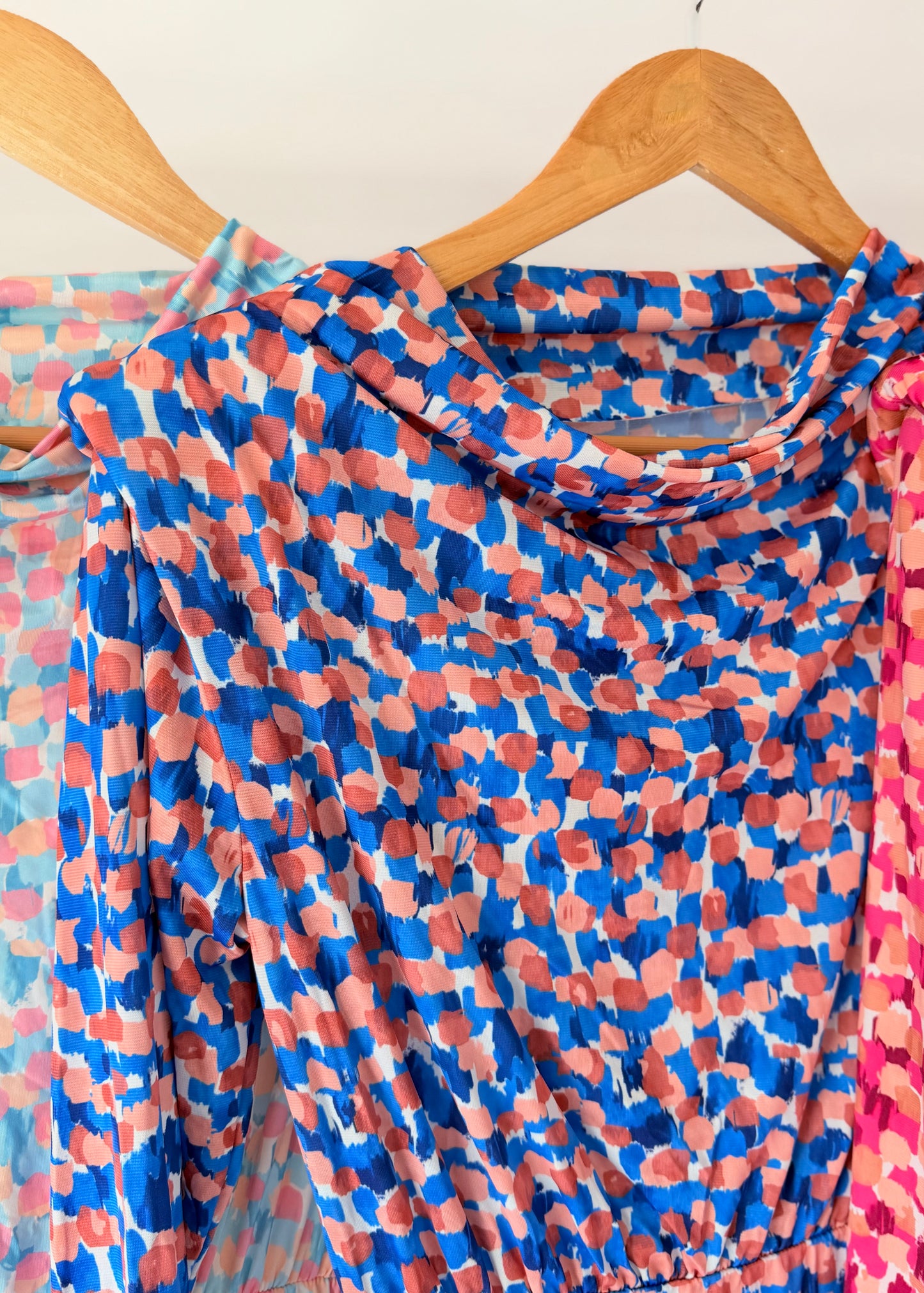 vestido com mangas e padrao kakau store