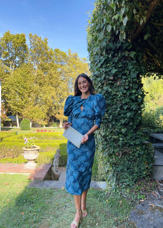 Vestido Midi Azul com Ombros Estruturados