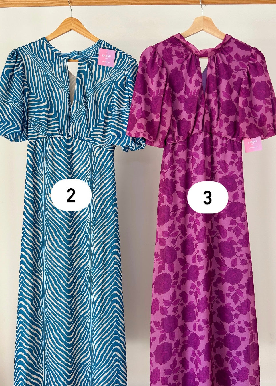 Vestido midi com laço e mangas