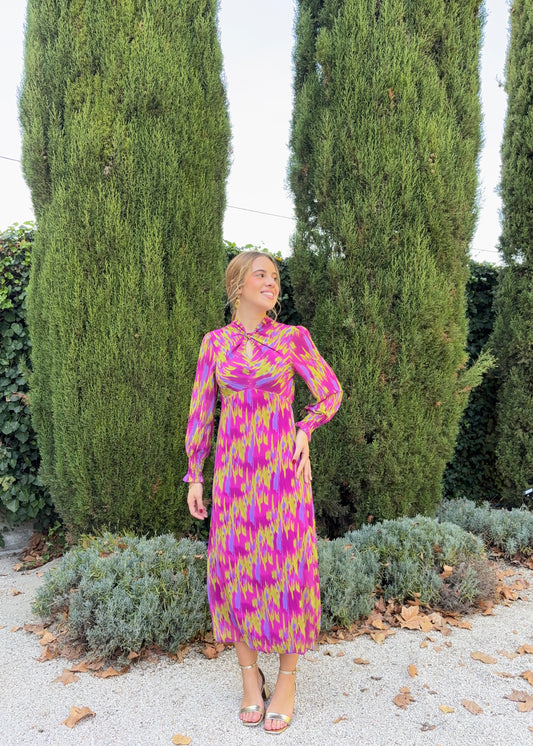 Vestido midi com decote cruzado e mangas compridas