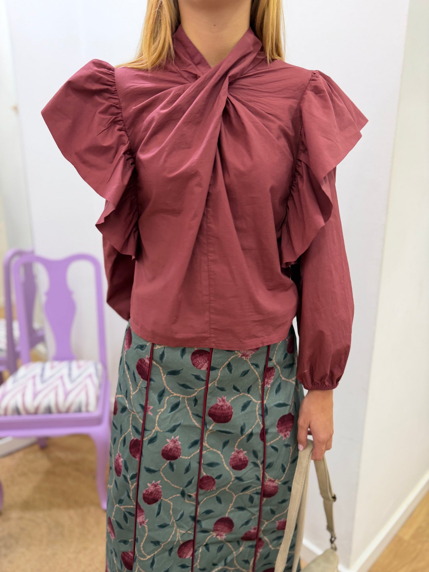 Blusa Lisa com Folhos