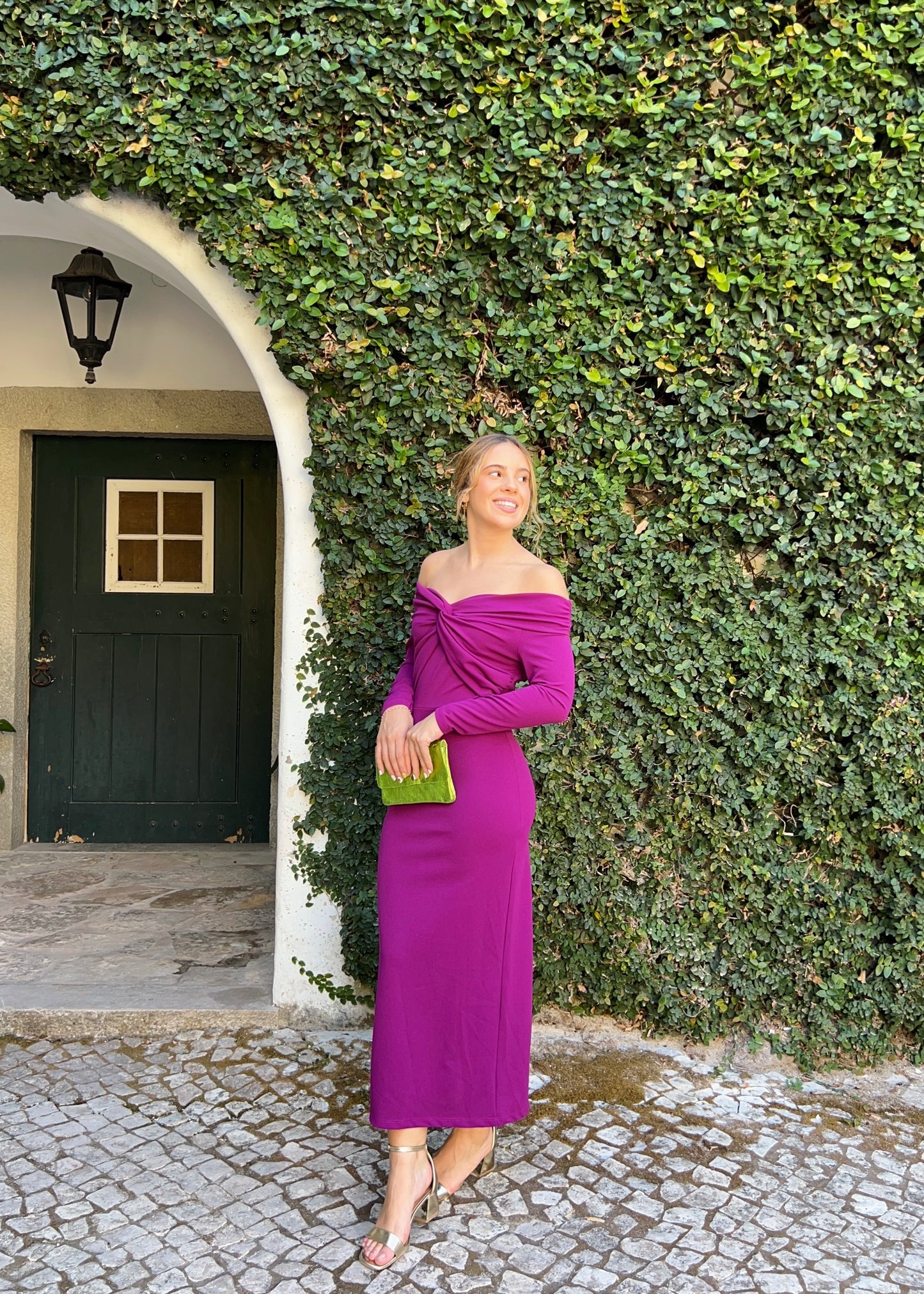 Vestido Midi Beringela Ombros Descobertos