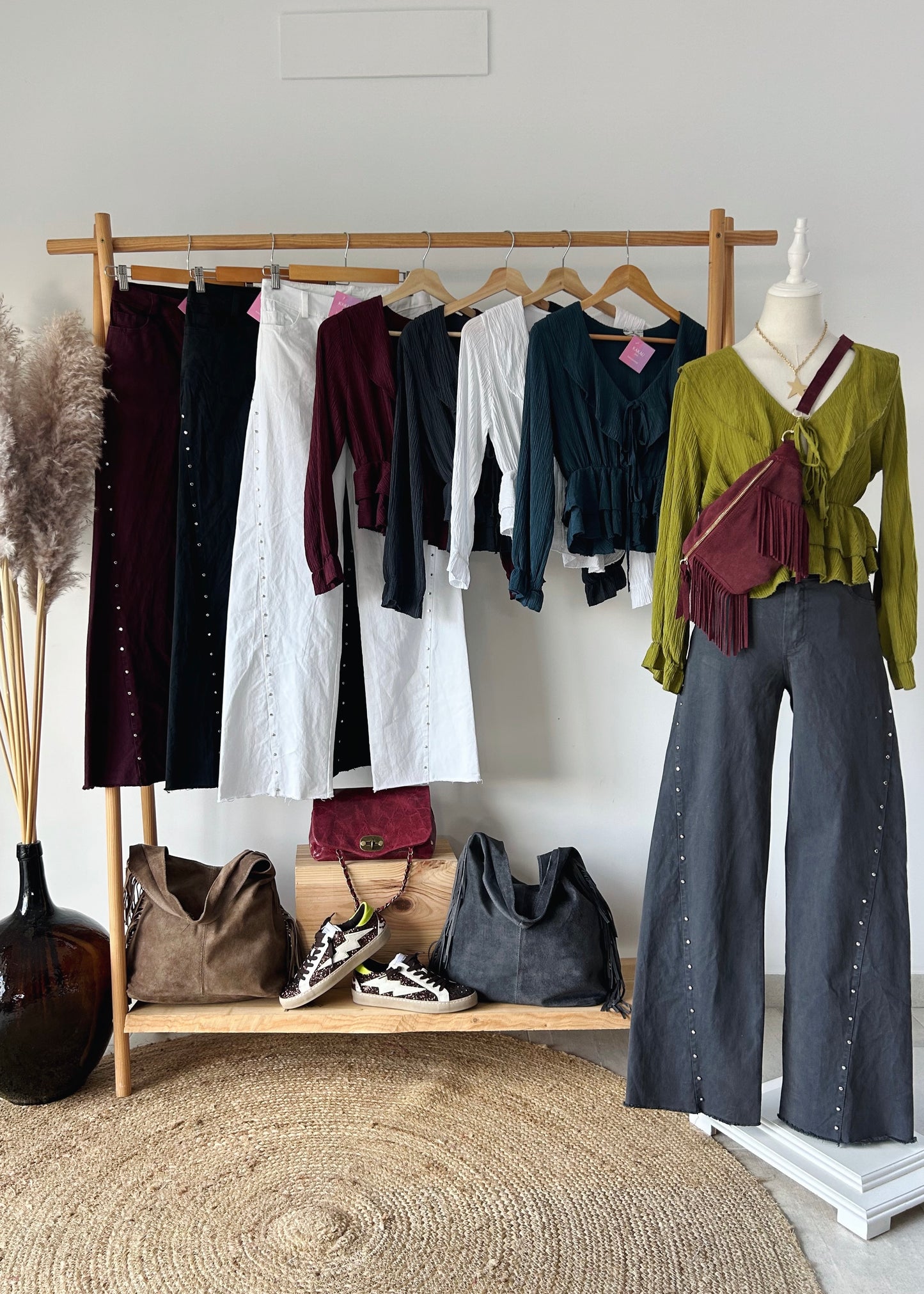 Blusa com Folhos e Atilhos