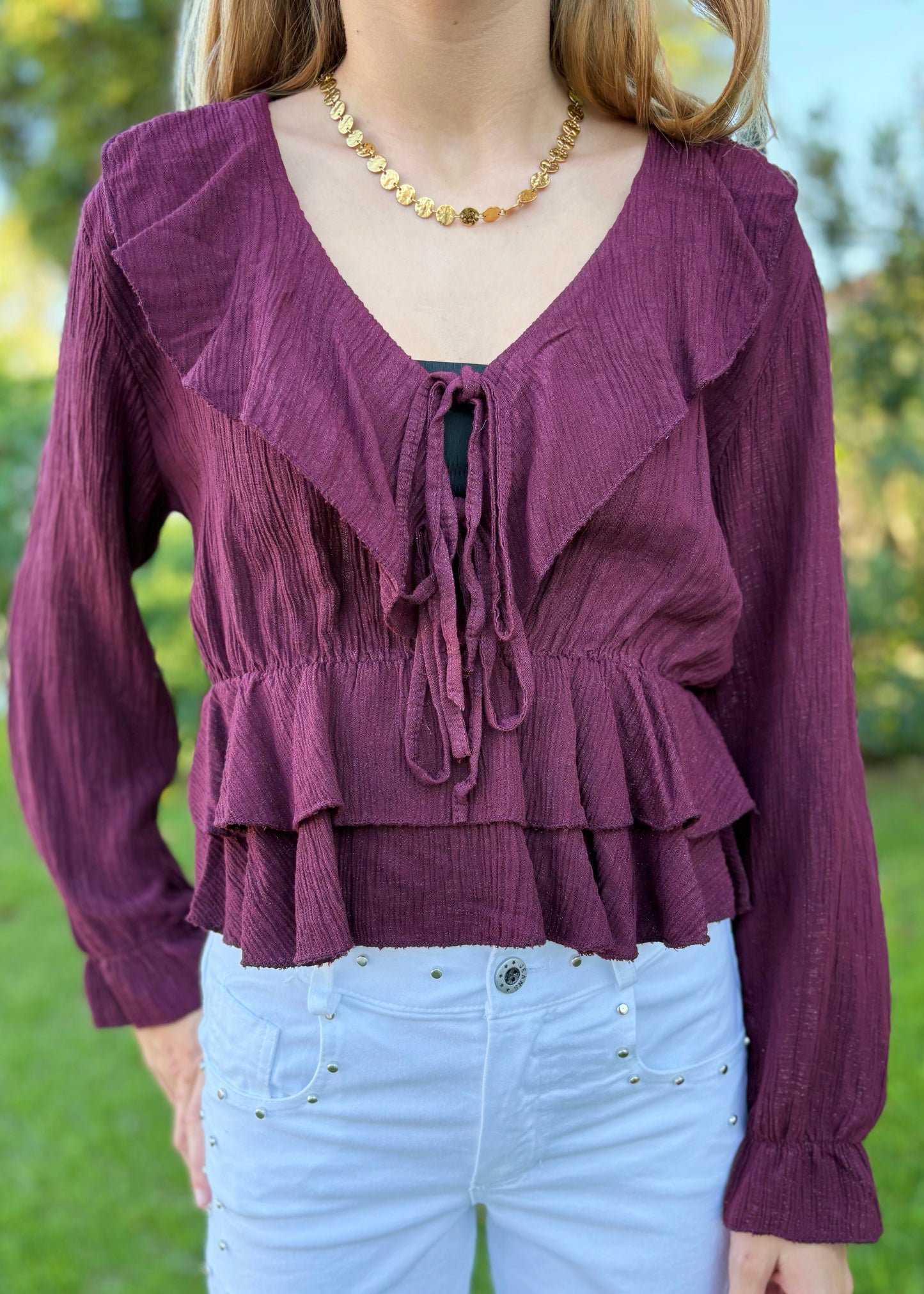 Blusa com Folhos e Atilhos