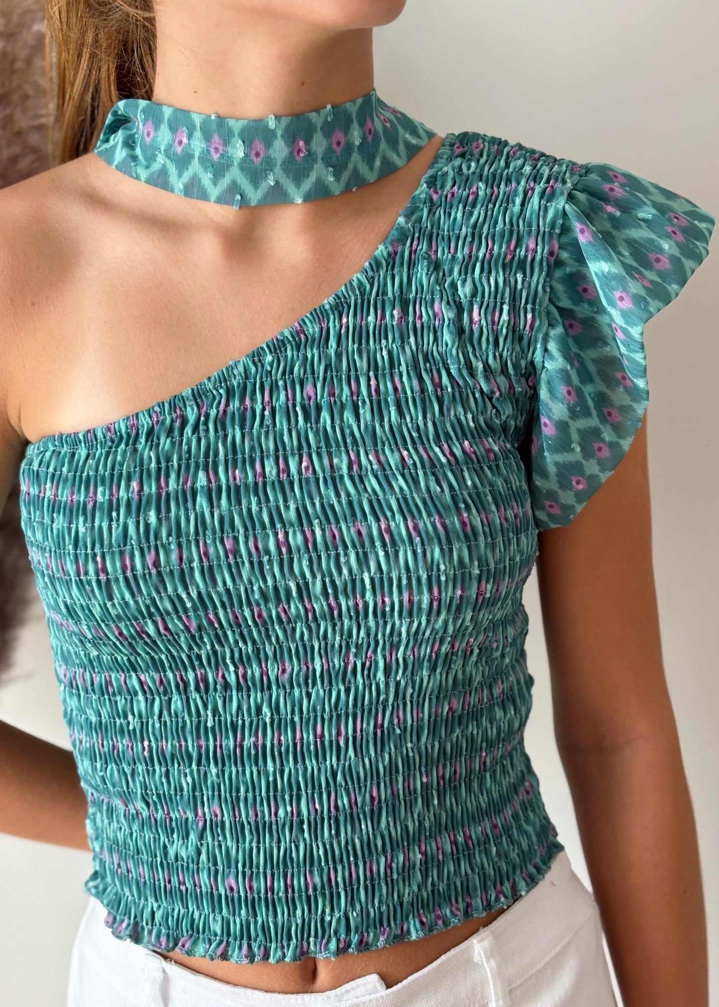 Top de Um Ombro com Lenço/Choker Opcional