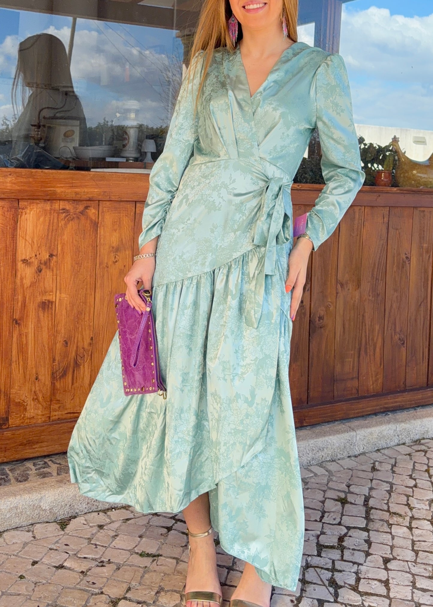vestido com detalhes florais kakau store