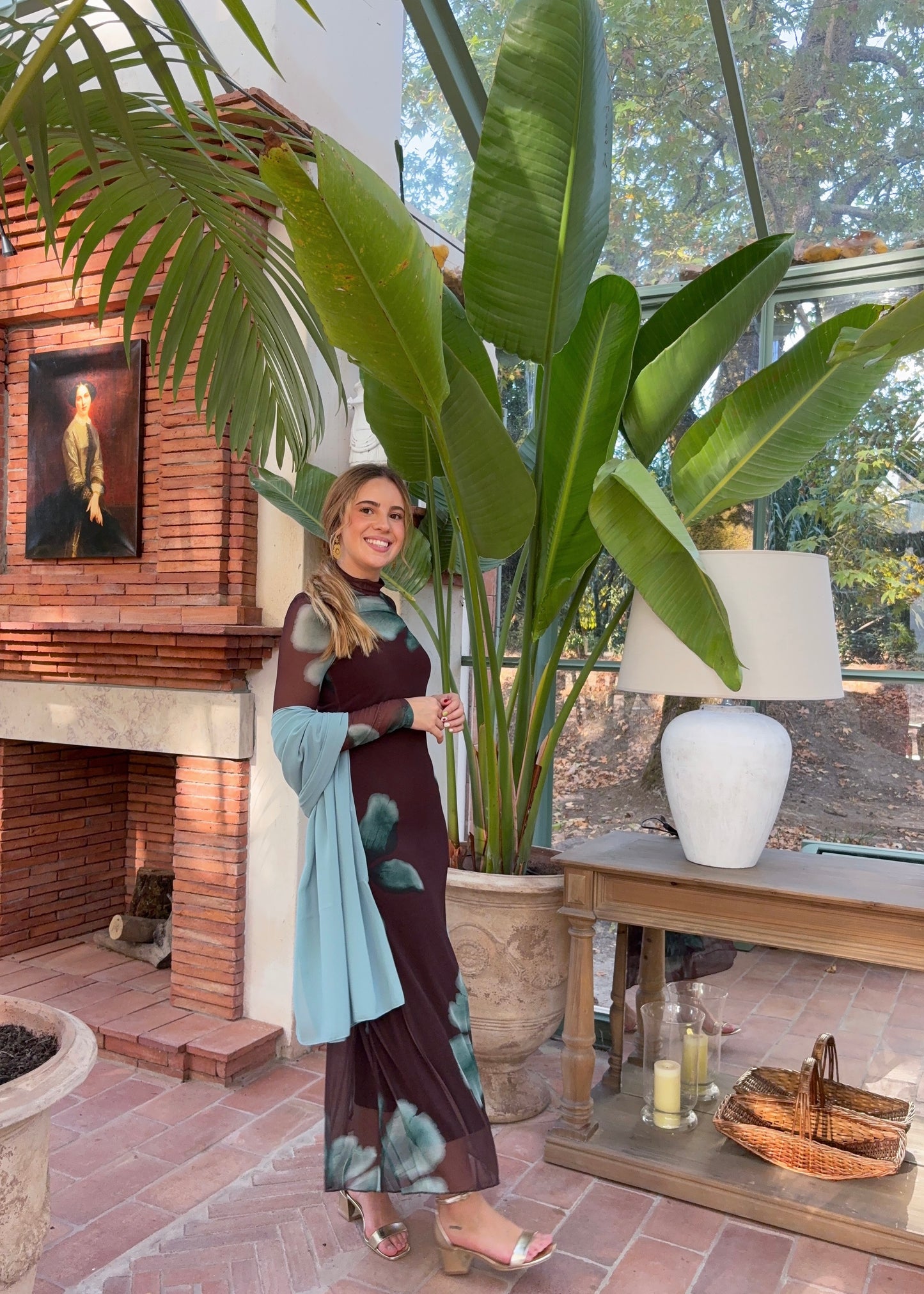 Vestido longo em tule com flores em destaque