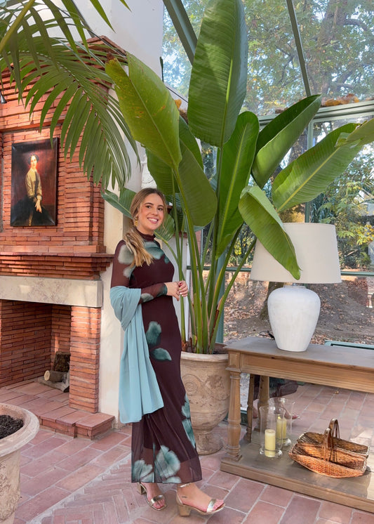 Vestido longo em tule com flores em destaque