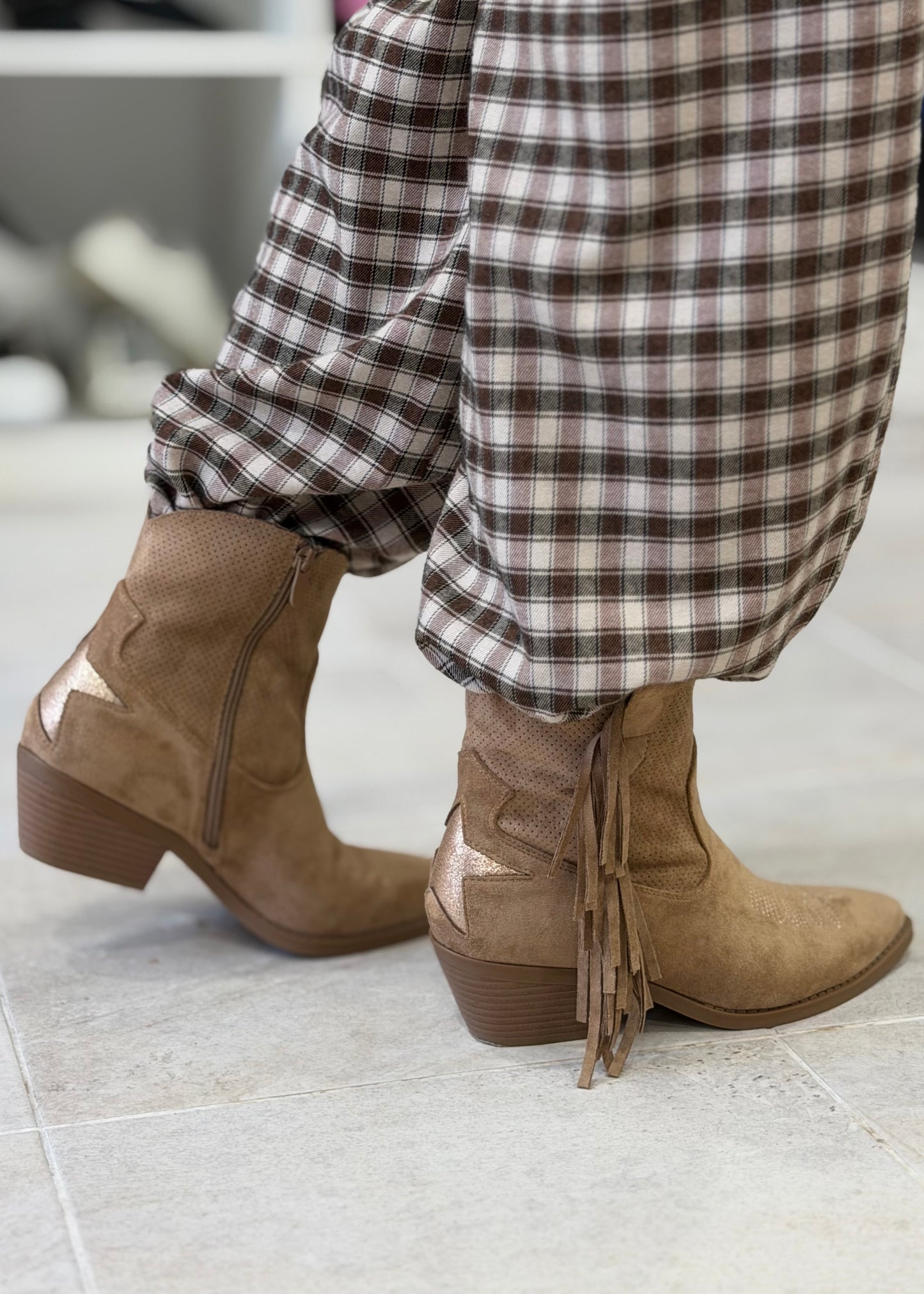 Botas com Estrela e Franjas