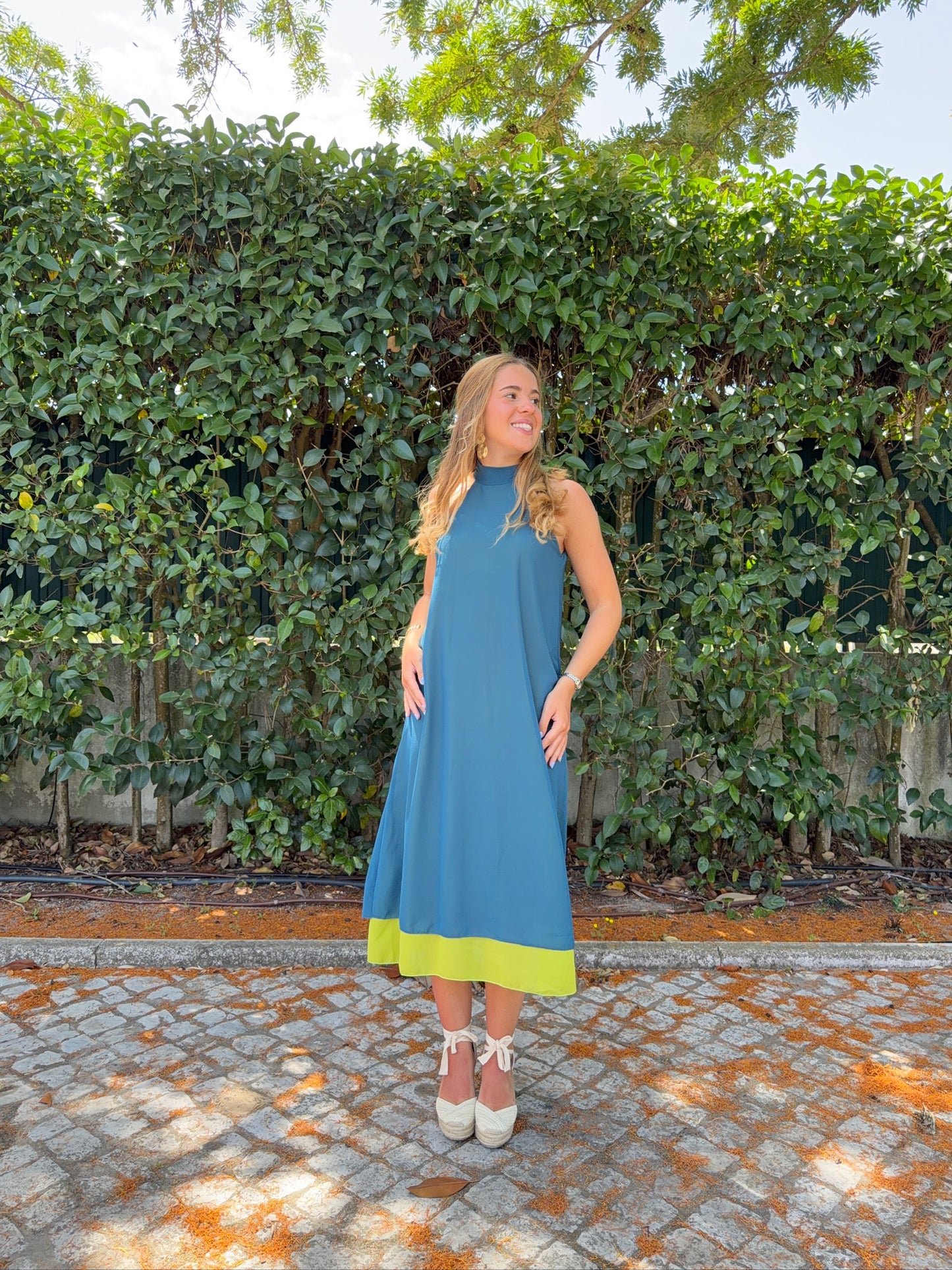 Vestido Fluido com Halter
