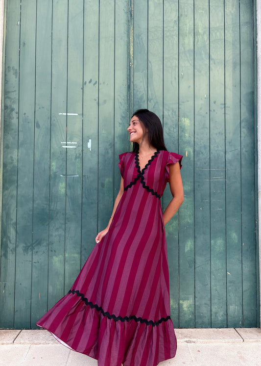 Vestido Comprido às Riscas com Detalhe Ondulado