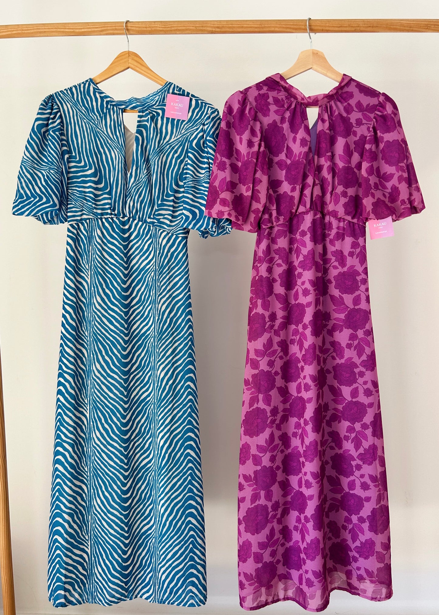 Vestido midi com laço e mangas