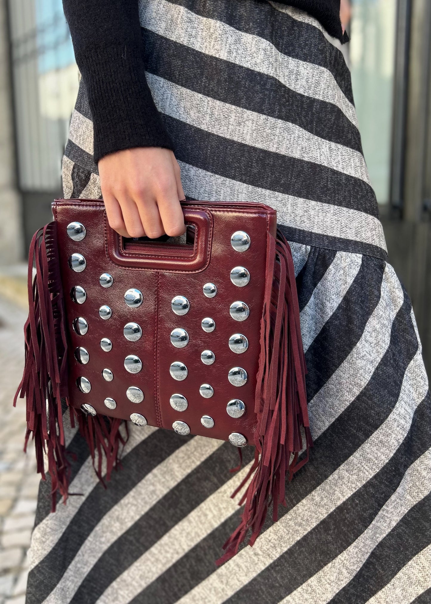 Mala com Tachas e Franjas