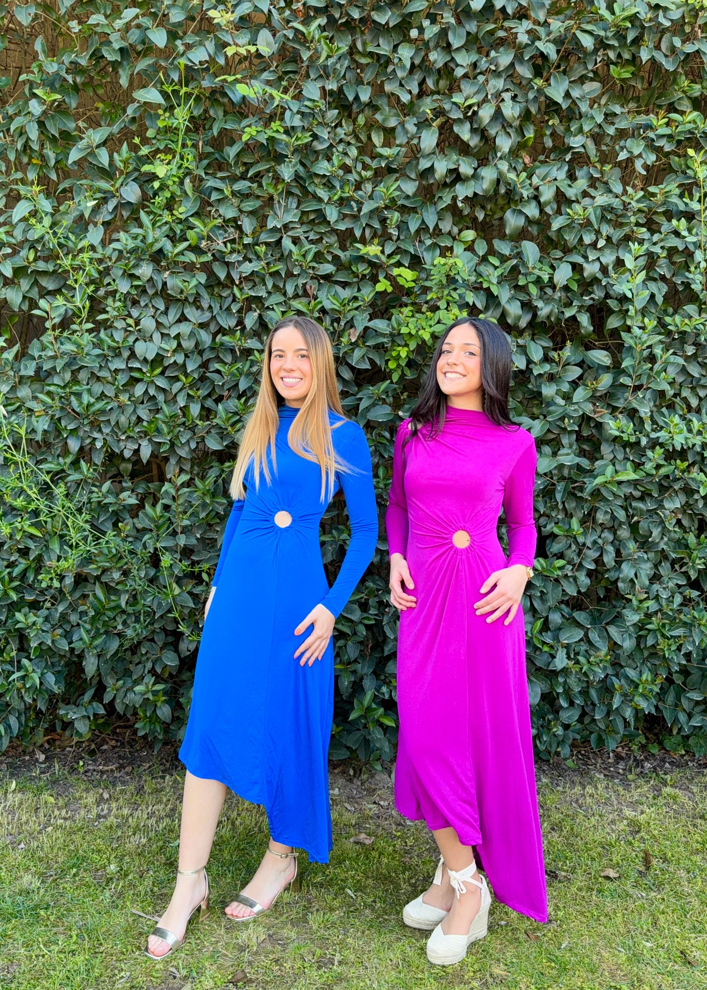 vestido com aberturas e assimetria kakau store