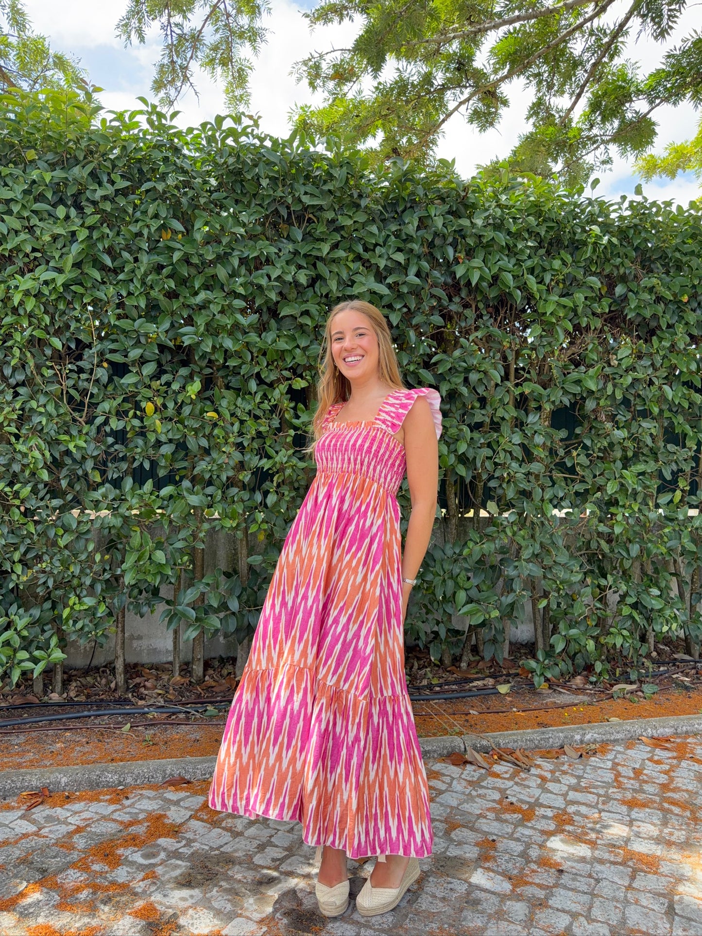 Vestido com Padrão e Elásticos