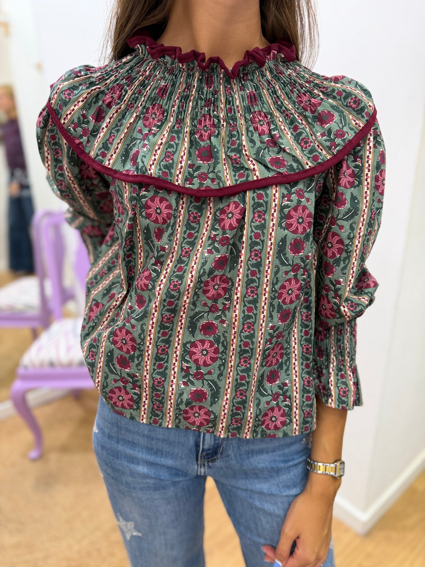 Blusa com Padrão e Gola