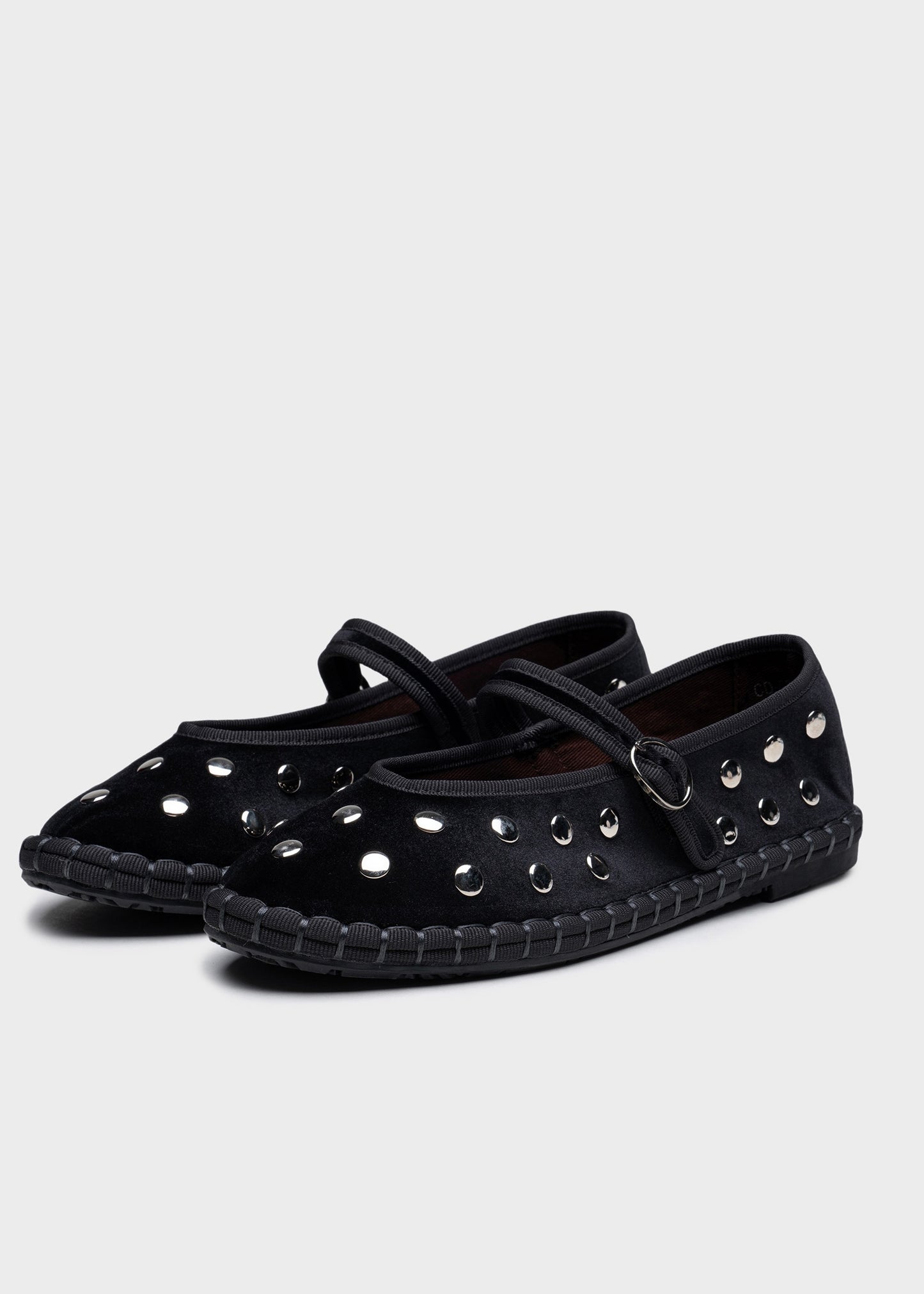 sabrinas com tachas femininas kakau store
