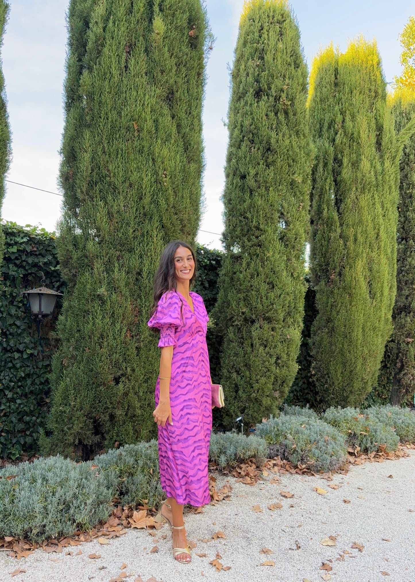 Vestido Midi com Manga Bufante e Decote em V