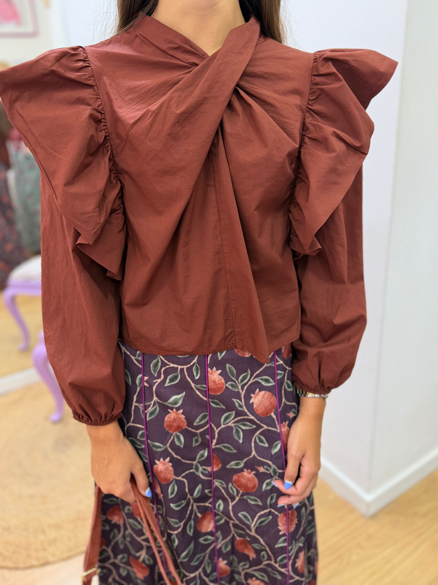 Blusa Lisa com Folhos